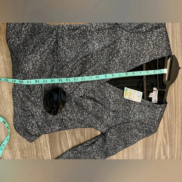 NWT Vintage black bubble top, faux wrap top, black rose, sequin top Jackie Jon - Picture 7 of 8